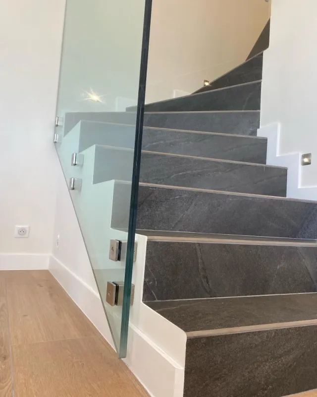 GARDE CORPS EN VERRE SUR MESURE