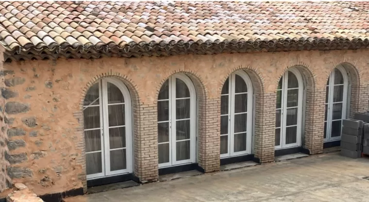 Menuiseries mixtes bois aluminium sur mesure cintré à Vence